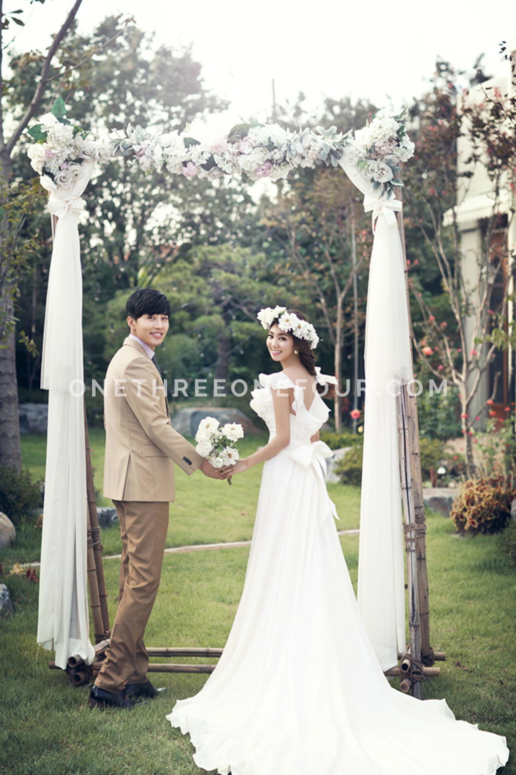 Korean Wedding Photos: Garden & Cafe by SUM Studio on OneThreeOneFour 13