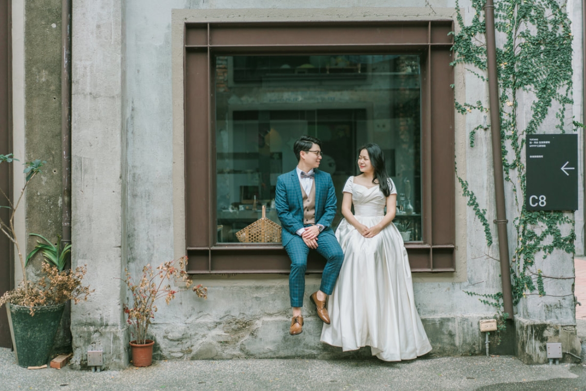 Taiwan Pre-Wedding Photoshoot Waterfront Cafe Streets Playground by  on OneThreeOneFour 11