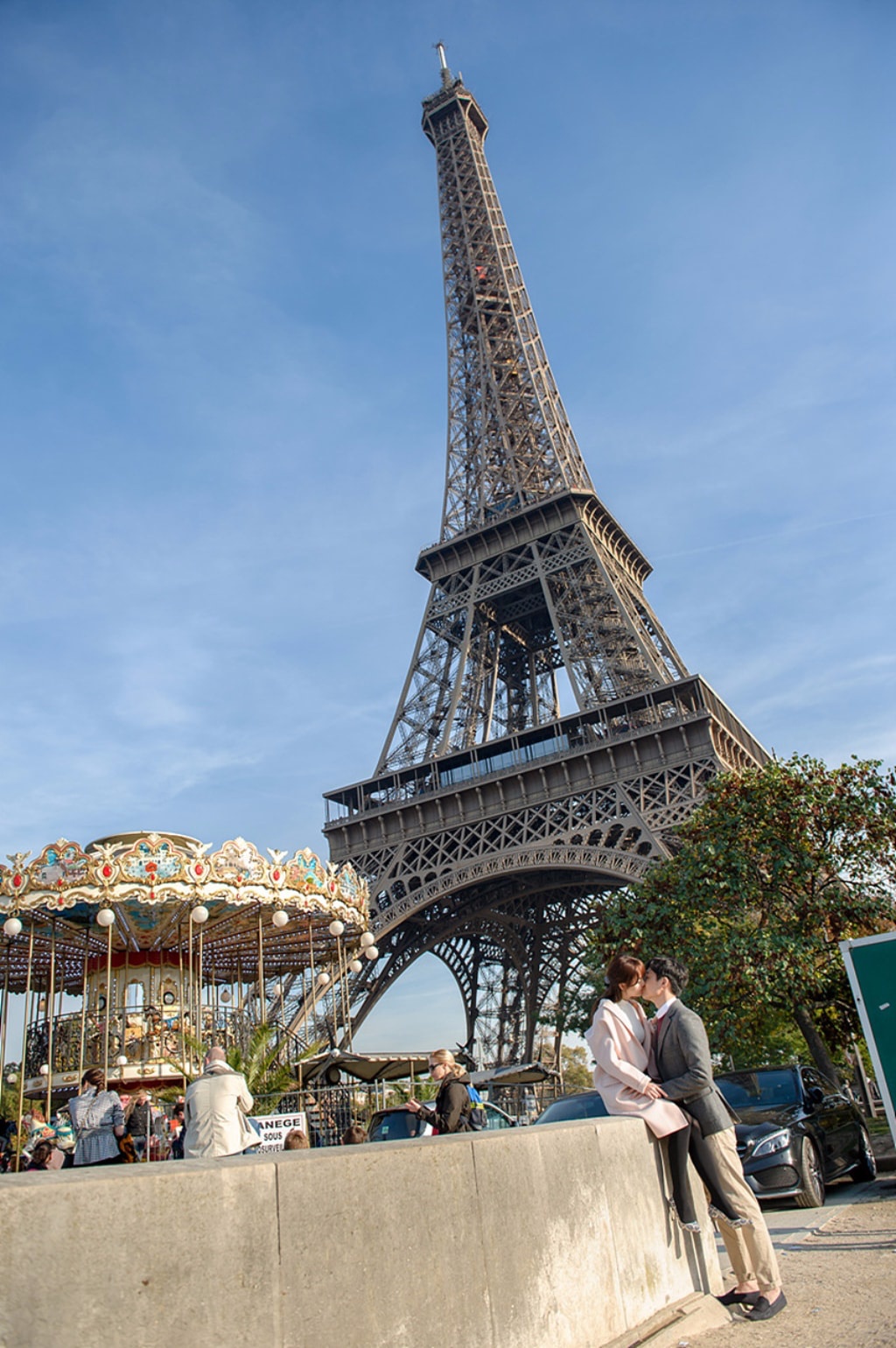 Paris Full Day Pre-Wedding Photoshoot At Eiffel Tower And Sunset At The Lourve Museum  by Son on OneThreeOneFour 3