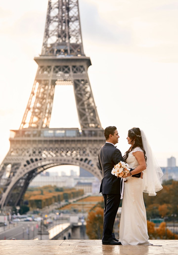 Paris Outdoor Pre-Wedding Photoshoot At Eiffel Tower And Pont Alexander III