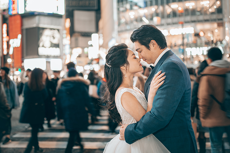 Pre-wedding photoshoot at shibuya crossing japan