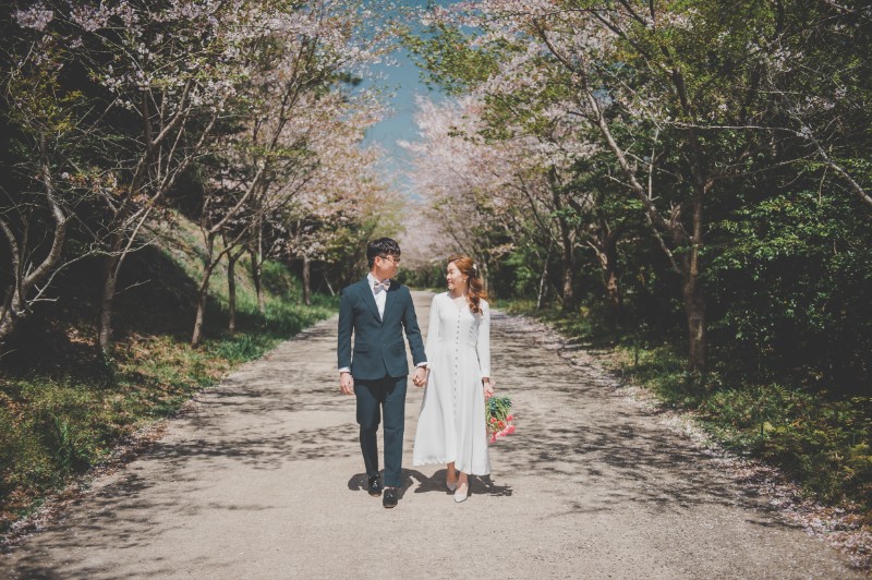 F&C: Singaporean couple's prewedding in Jeju during Spring by Ray on OneThreeOneFour 6