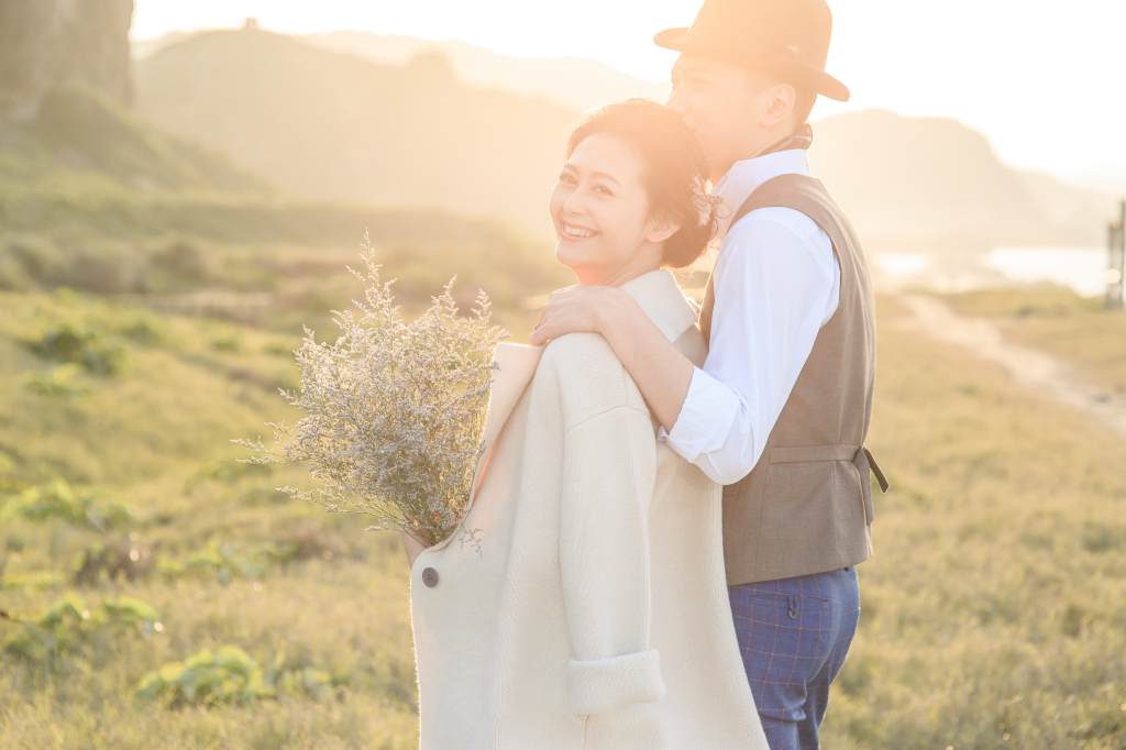 Taiwan Pre-Wedding Photography Package: Photoshoot At Cafe Streets And Coastal Beach  by Doukou on OneThreeOneFour 16