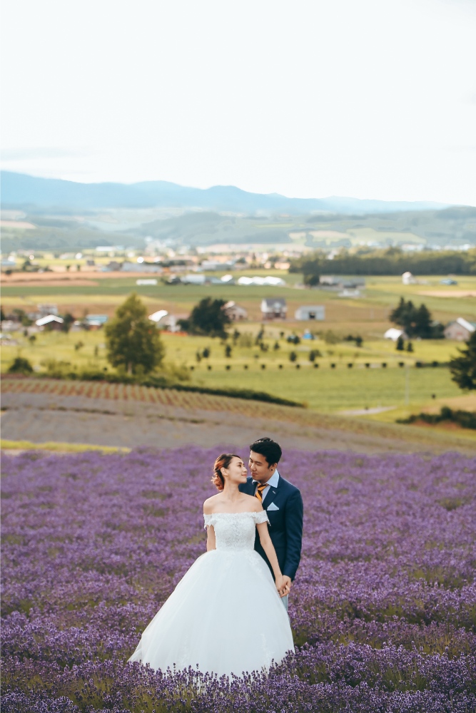 Hokkaido Pre-Wedding Photographer: Summer Photoshoot At Shikisai No Oka Alpaca Farm And Hinode Park Lavender Field by Kouta on OneThreeOneFour 26