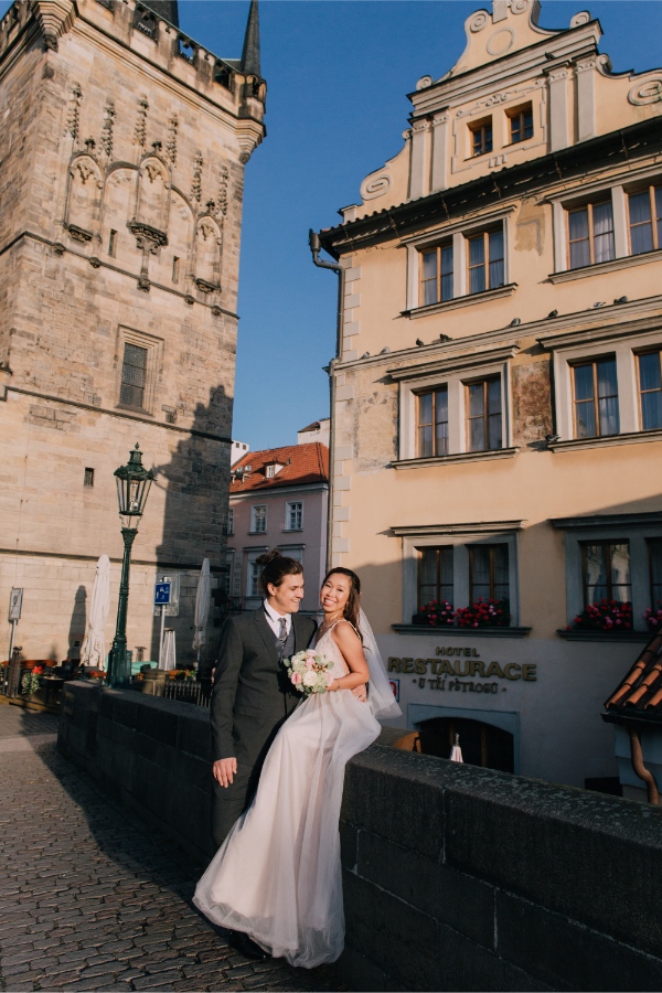 Prague Hluboká Castle Pre-wedding Photoshoot by Nika on OneThreeOneFour 13
