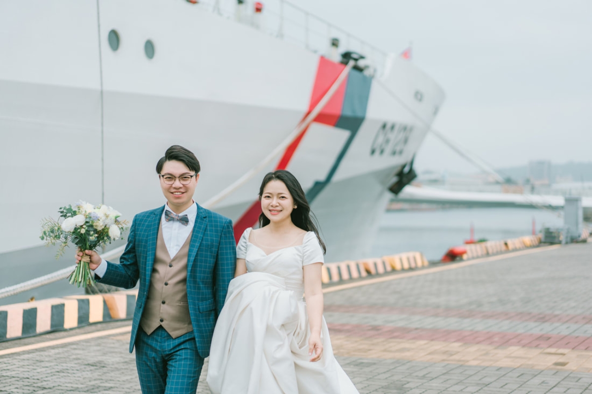 Taiwan Pre-Wedding Photoshoot Waterfront Cafe Streets Playground by  on OneThreeOneFour 10