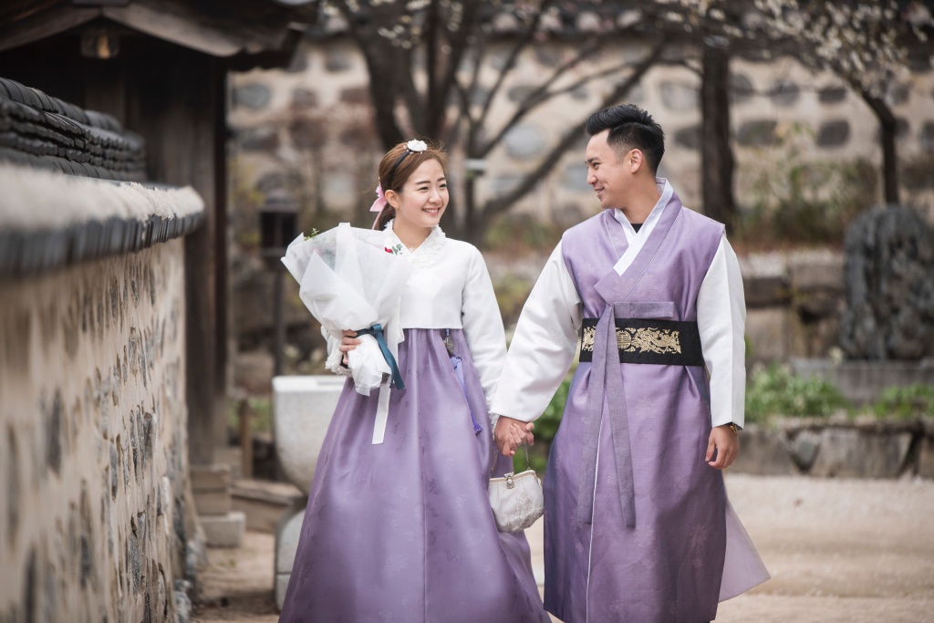 Korea Outdoor Hanbok Photoshoot And Surprise Proposal At Namsangol Hanok Village  by Jongjin  on OneThreeOneFour 10