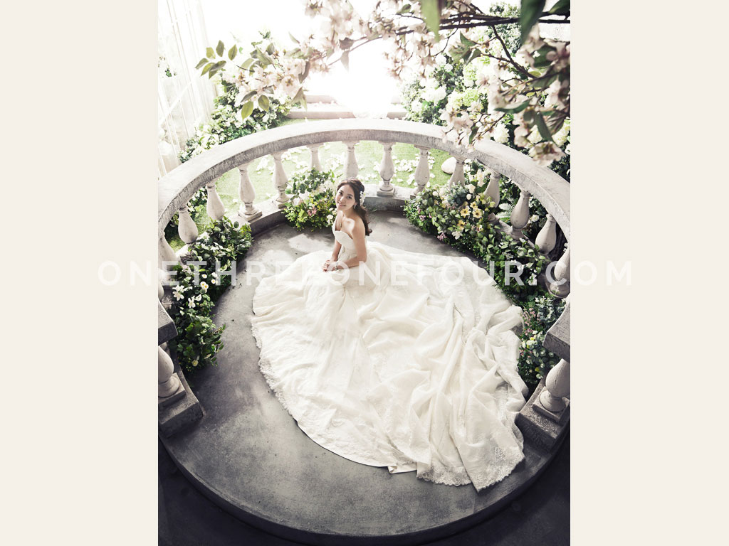 White | Korean Pre-wedding Photography by Pium Studio on OneThreeOneFour 15