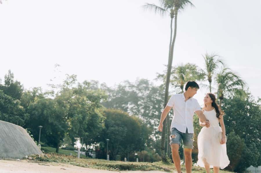 Singapore Casual Pre-Wedding Photoshoot At Neighbourhood Playground And Beach by Sheereen on OneThreeOneFour 24