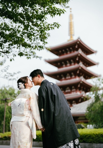 Tokyo Pre-Wedding Photoshoot with Nonbei Yokocho, Shiba Park, and Shibuya