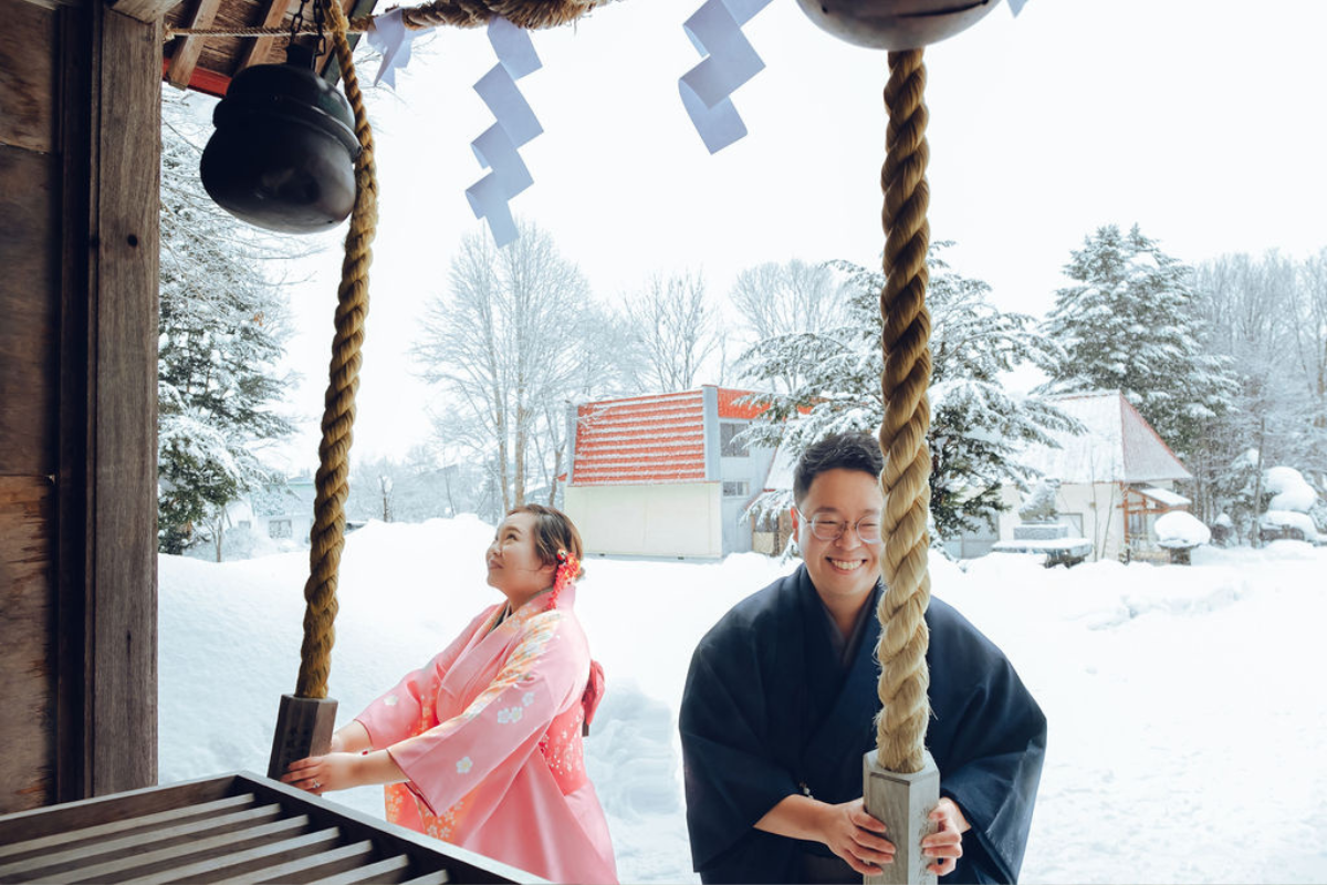 Hokkaido Prewedding Photoshoot At Lake Toya, Hilton Niseko Village And Kimono Shoot In Kaributo Shrine In Winter by Kuma on OneThreeOneFour 8