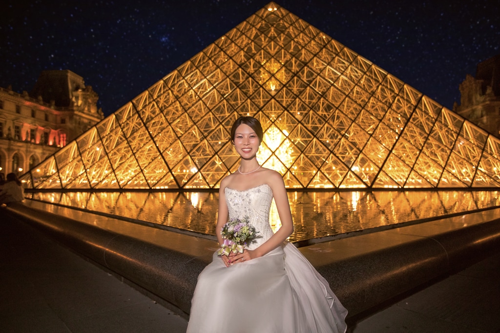 Night Shoot in Paris - Wedding Shoot at Louvre Museum, Bir Hakeim, Eiffel Tower by Yao on OneThreeOneFour 26