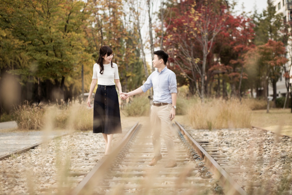 Korea Casual Couple Photoshoot At Haneul Sky Park And Yeonam-dong Cafe Street by Junghoon on OneThreeOneFour 15