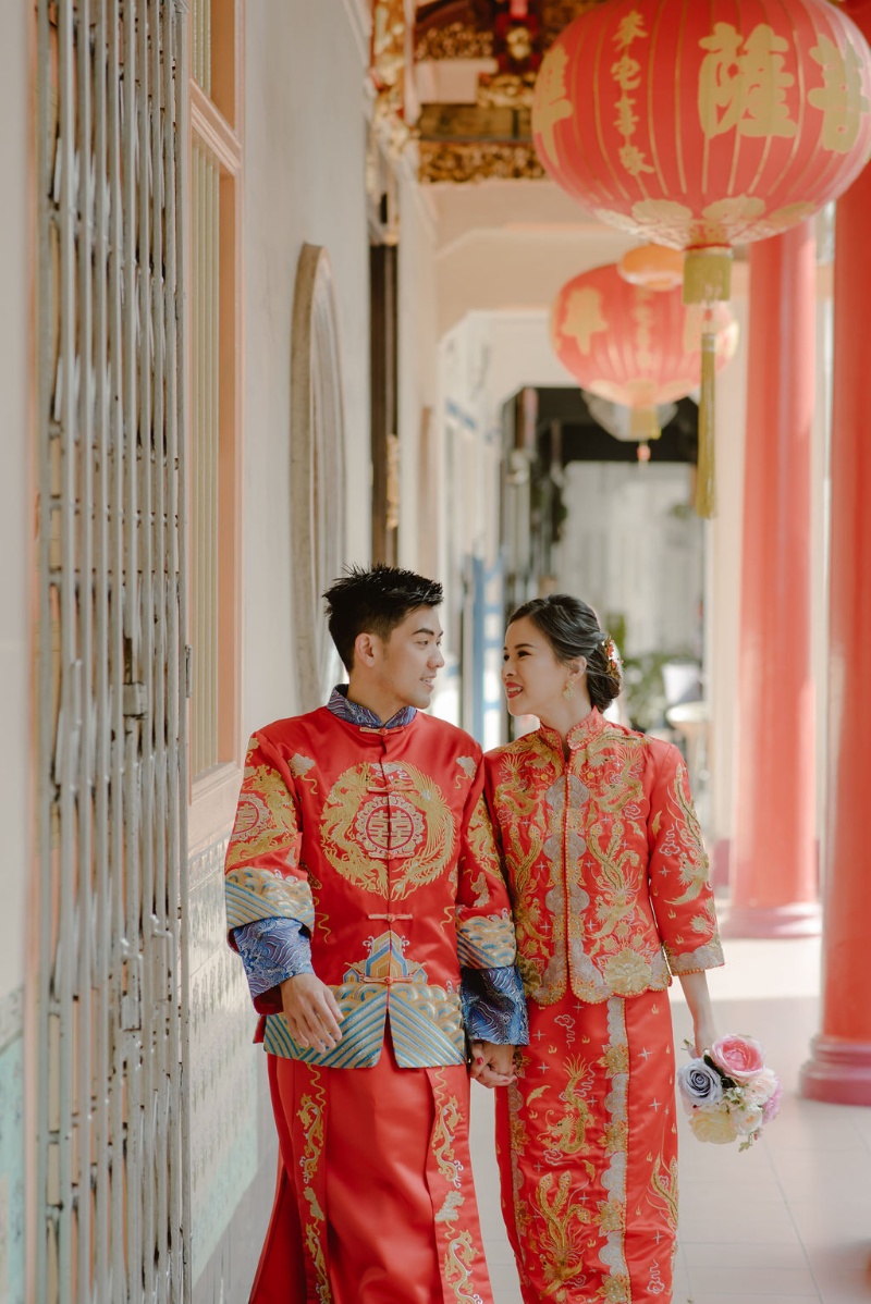 M&C: Singapore Outdoor Pre-wedding in traditional wedding outfit by Samantha on OneThreeOneFour 6