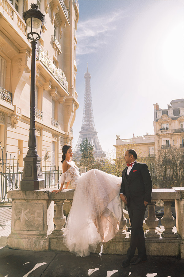Paris Pre-Wedding Photoshoot with Eiﬀel Tower, Louvre Museum & Arc de Triomphe by Vin on OneThreeOneFour 0