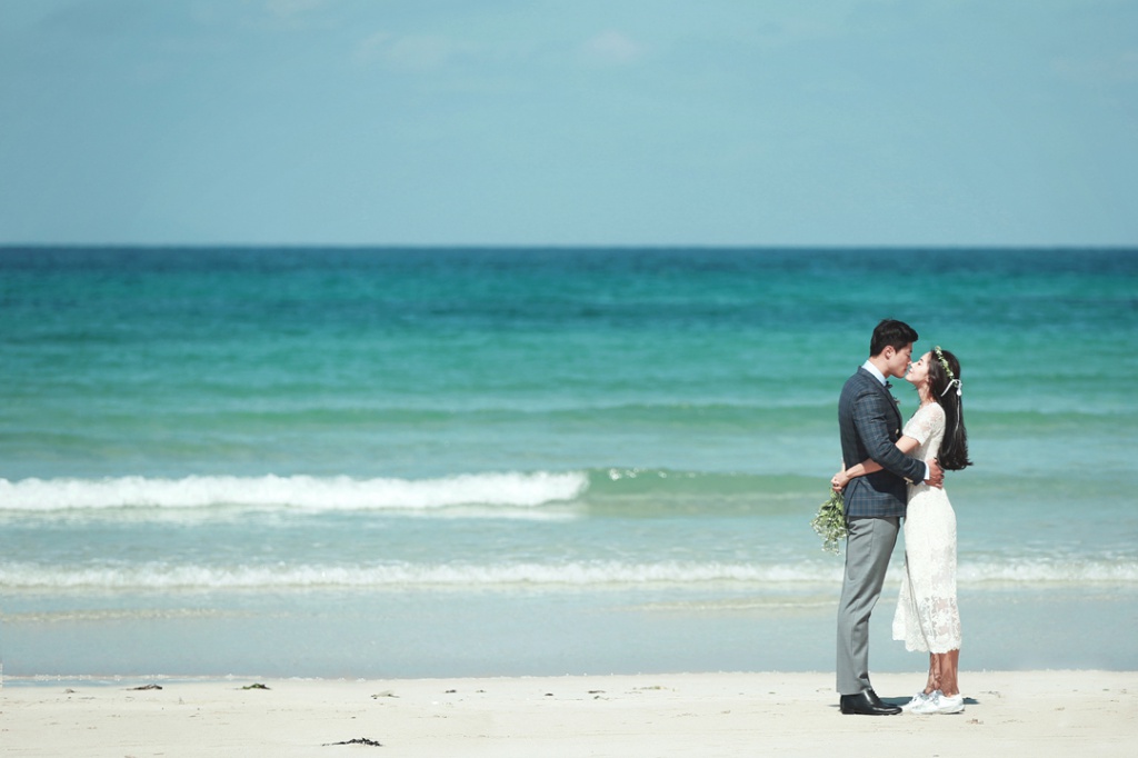 Korea Outdoor Beach Pre-Wedding Photoshoot At Jeju Island  by Byunghyun on OneThreeOneFour 2