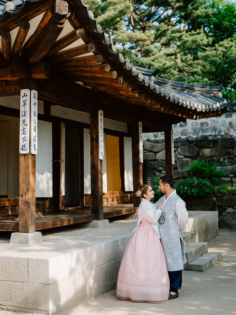 Korean Couple Hanbok Photoshoot for Foreigners by Jungyeol on OneThreeOneFour 3
