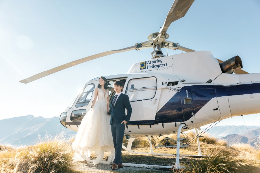 New Zealand Autumn Pre-Wedding Photoshoot with Helicopter Landing at Coromandel Peak by Felix on OneThreeOneFour 0