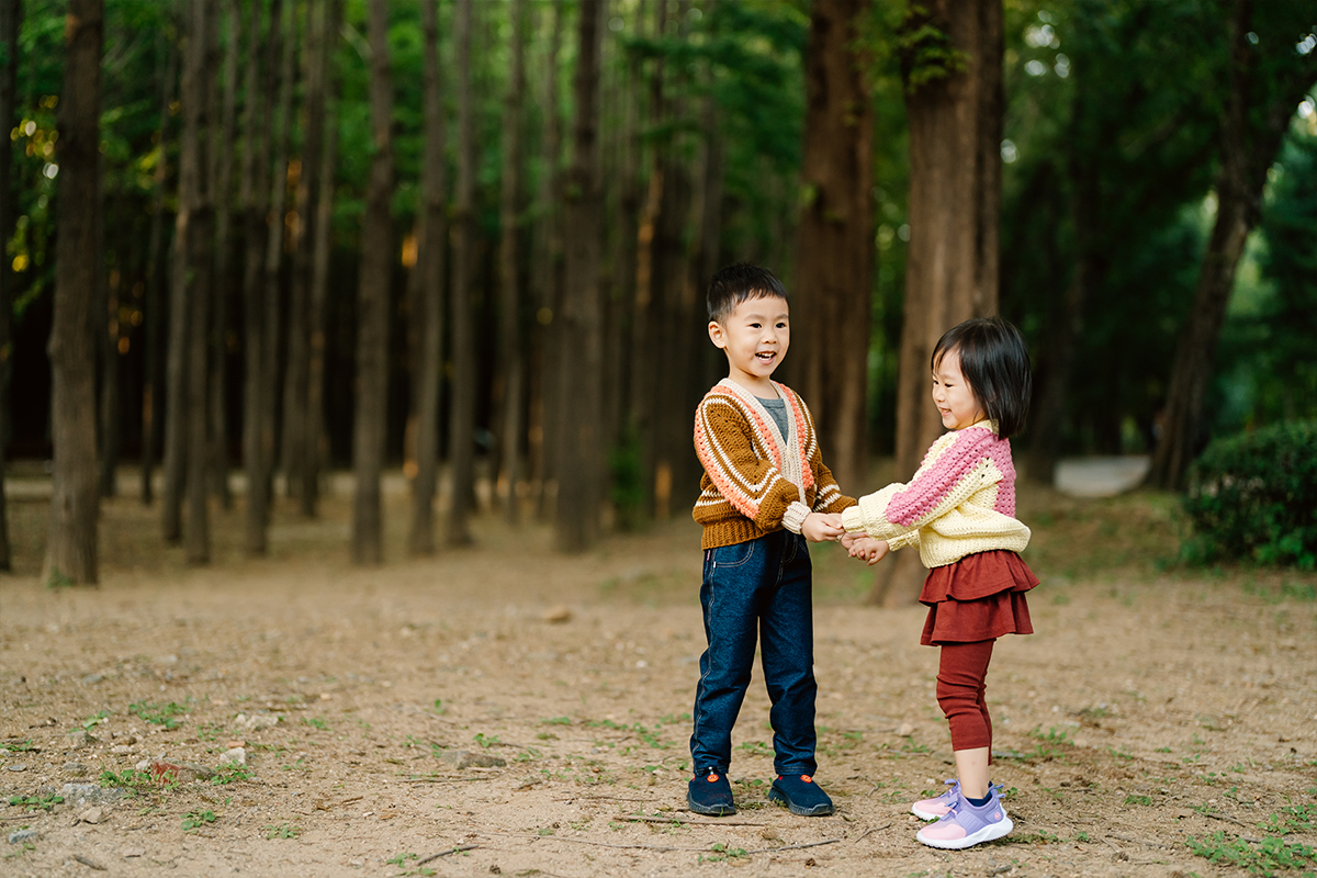 Fun Family Photoshoot at Seoul Forest, Korea by Jungyeol on OneThreeOneFour 9