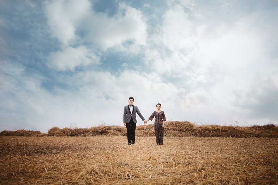 LL&ZY: Magical pre-wedding in Seoul at Haneul Park, National Folk Museum and Samcheong-dong by Junghoon on OneThreeOneFour 11