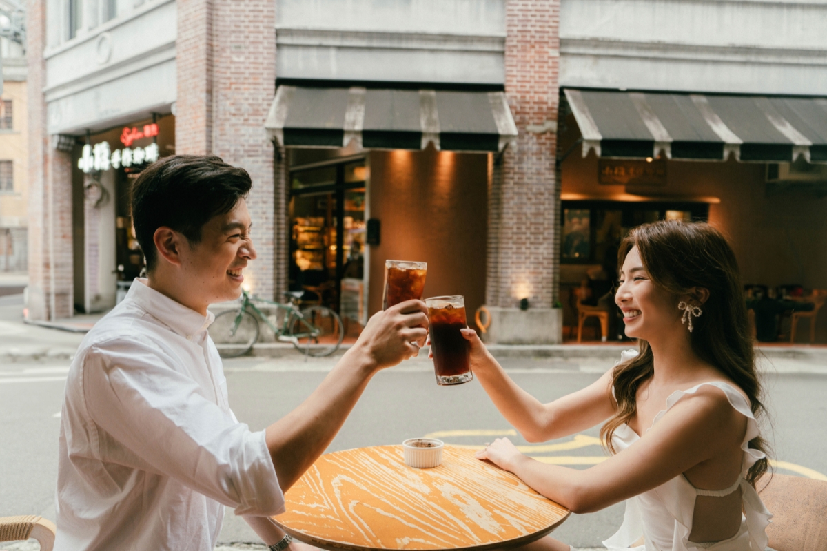 Taiwan Pre-Wedding Photoshoot Dadaocheng Golden Waterfall Jiufen Night Shoot Indoor Studio by OneThreeOneFour on OneThreeOneFour 26