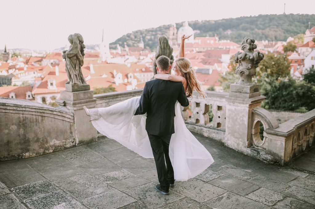 Prague Pre-Wedding Photoshoot At Charles Bridge  by Vickie on OneThreeOneFour 6