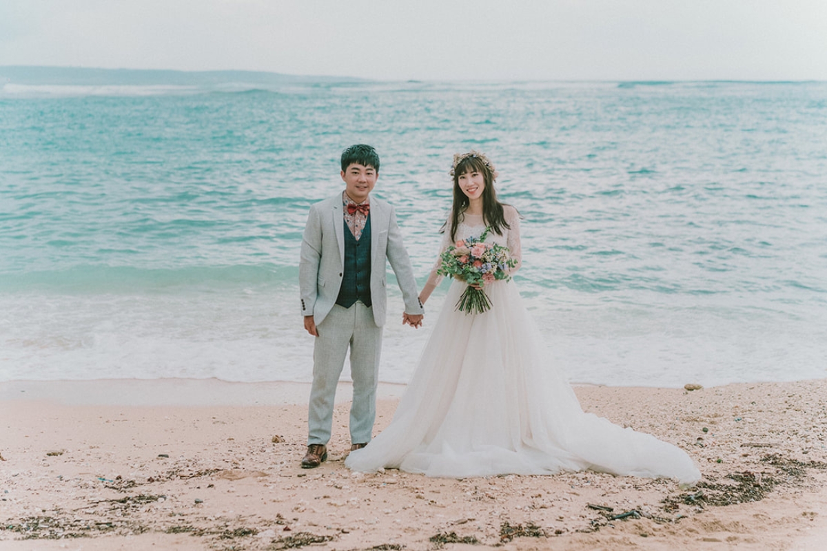 Taiwan Pre-Wedding Photoshoot Quiet Neighbourhood Rooftops Countryside Beach by  on OneThreeOneFour 24