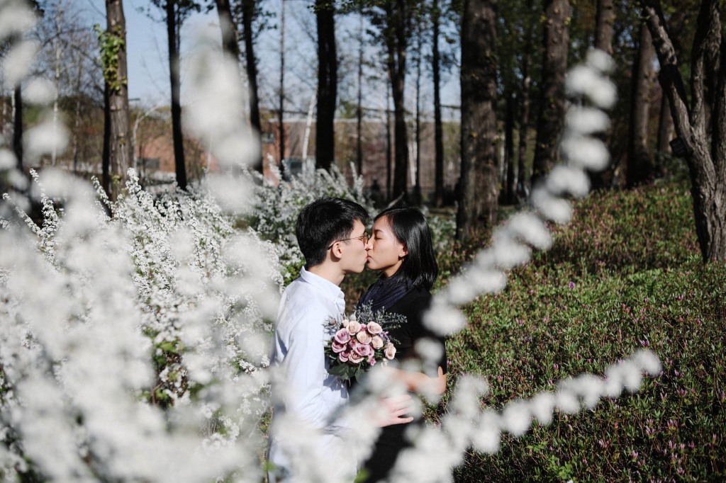 Korea Surprise Wedding Proposal Photographer - Photoshoot At Seonyudo Park  by Beomsoo  on OneThreeOneFour 7