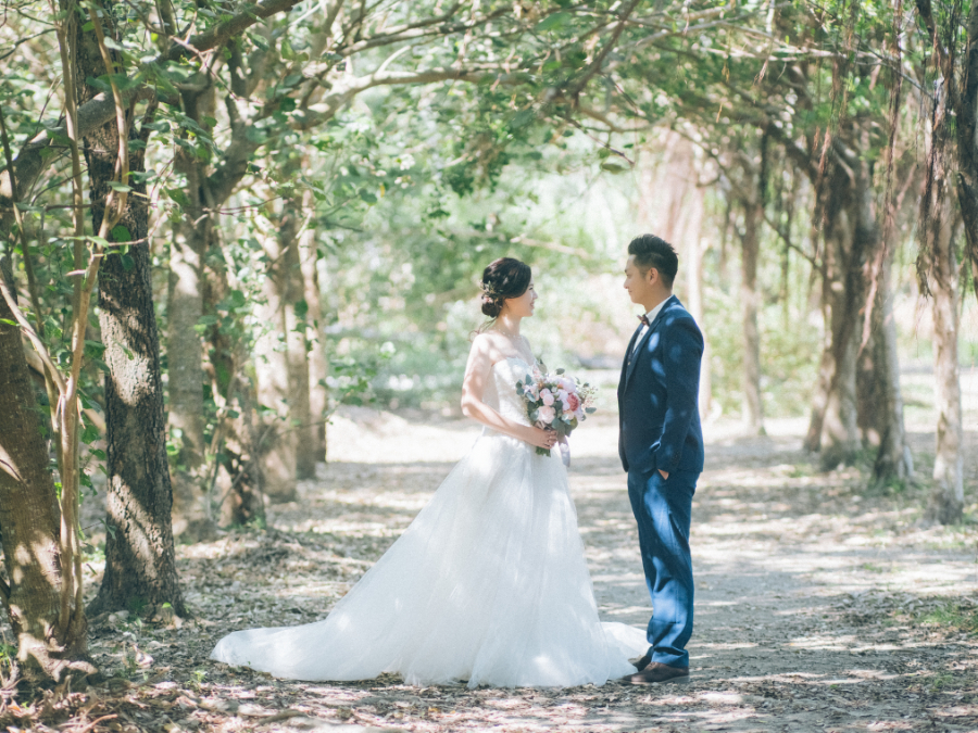 Hong Kong Outdoor Pre-Wedding Photoshoot At Nam Sang Wai by Paul on OneThreeOneFour 5