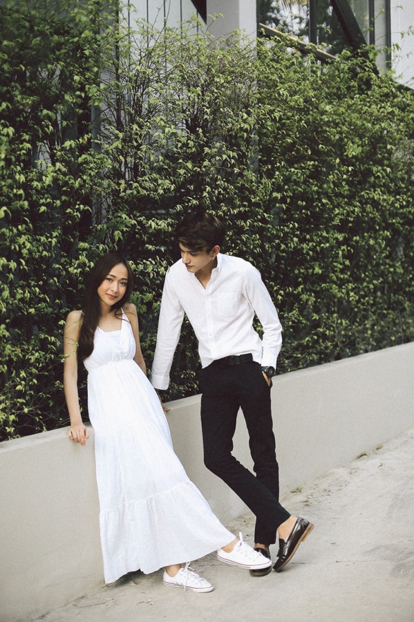 Thailand Bangkok Pre-Wedding Photoshoot At Outdoor Studio Set  by Chayut  on OneThreeOneFour 10