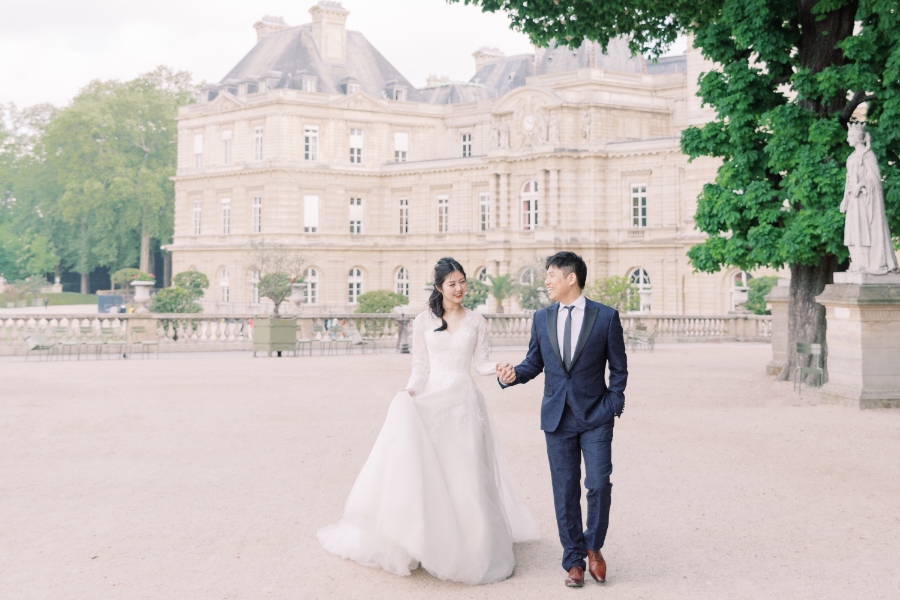 M&Y: Paris Pre-wedding Photoshoot at Pont des Arts and Luxembourg Gardens by Celine on OneThreeOneFour 18