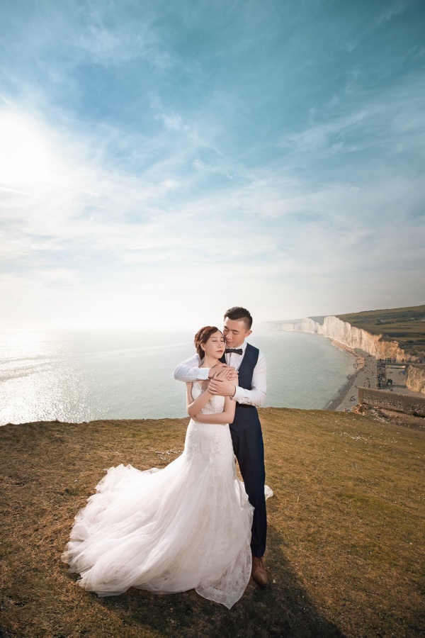 London Pre-Wedding Photoshoot At White Cliffs Of Dover by Dom  on OneThreeOneFour 8