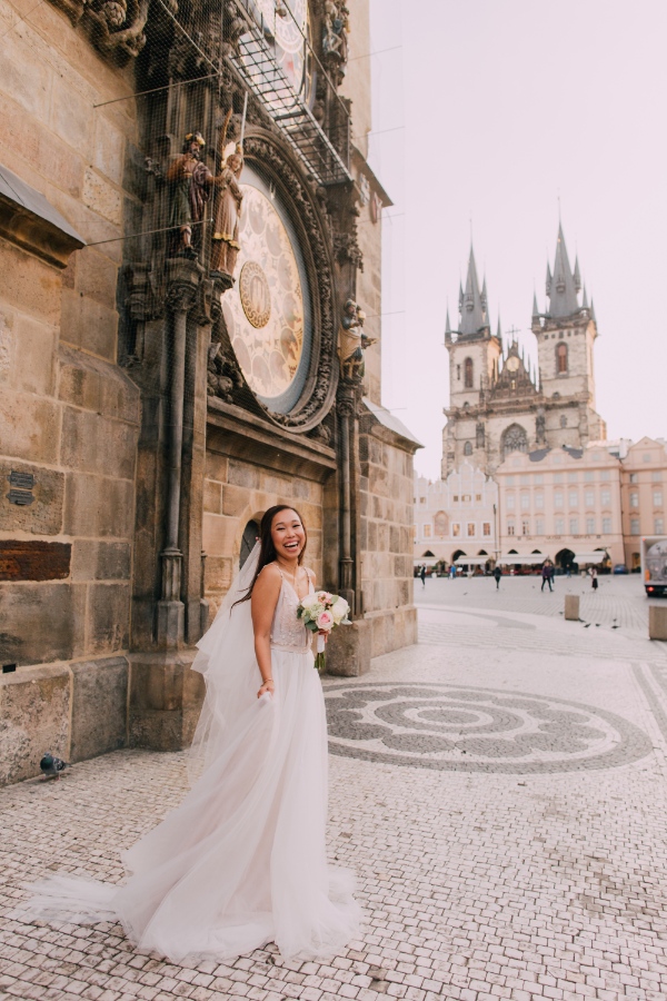 Prague Hluboká Castle Pre-wedding Photoshoot by Nika on OneThreeOneFour 6