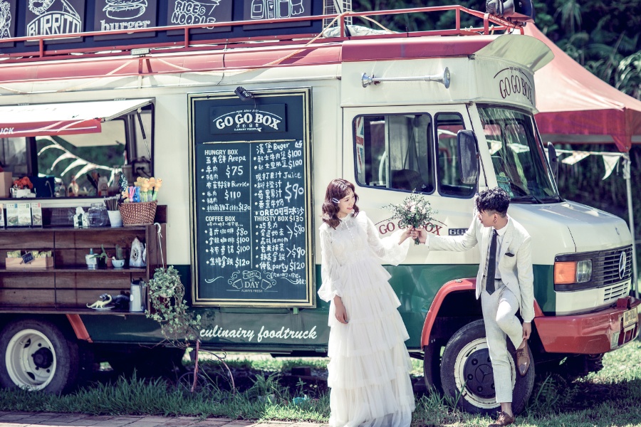 Taiwan Casual Unorthodox Modern Prewedding Photoshoot near Food Truck and Fields by Doukou on OneThreeOneFour 2