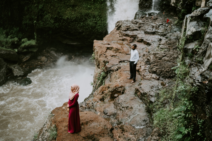 Bali Post-Wedding at Tegallalang Rice Terrace and Tegenungan Waterfall by Cahya on OneThreeOneFour 5