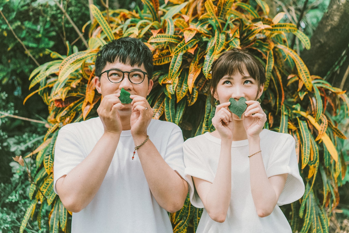 Taiwan Pre-Wedding Photoshoot Quiet Neighbourhood Rooftops Countryside Beach by  on OneThreeOneFour 8