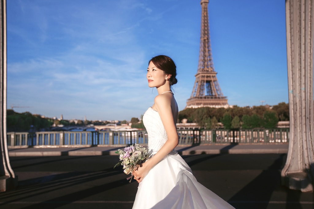 Night Shoot in Paris - Wedding Shoot at Louvre Museum, Bir Hakeim, Eiffel Tower by Yao on OneThreeOneFour 14