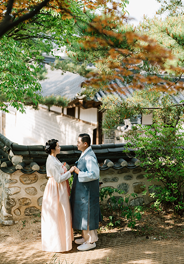 US Couple Traditional Hanbok Photoshoot in Korea