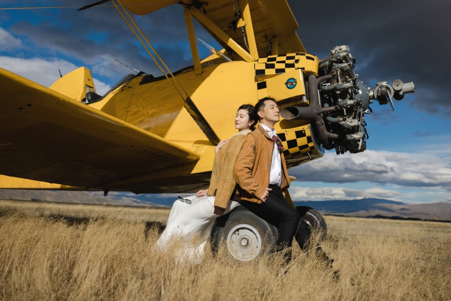 Autumn Adventure: Terry & Maggie's Unique Pre-Wedding Shoot in New Zealand with a Yellow Biplane by Fei on OneThreeOneFour 10