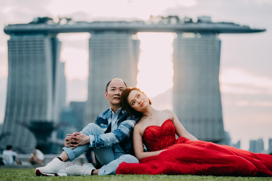 Singapore Pre-Wedding Photoshoot At Gardens By The Bay, Marina Barrage and Fullerton Hotel by Michael  on OneThreeOneFour 19
