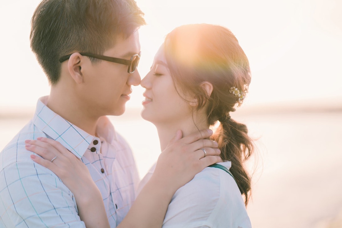 Taiwan Pre-Wedding Photoshoot Local Neighbourhood Street Garden Beach by  on OneThreeOneFour 25