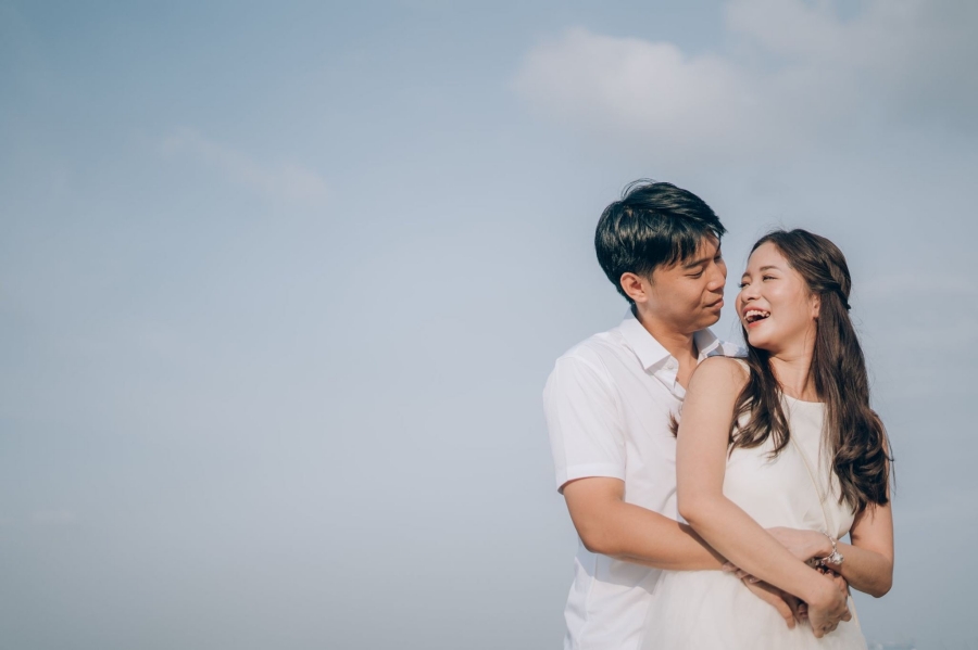 Singapore Casual Pre-Wedding Photoshoot At Neighbourhood Playground And Beach by Sheereen on OneThreeOneFour 17