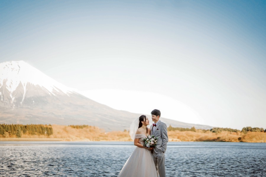 B&K: Pre-wedding with Mount Fuji in Tokyo by Ghita on OneThreeOneFour 23