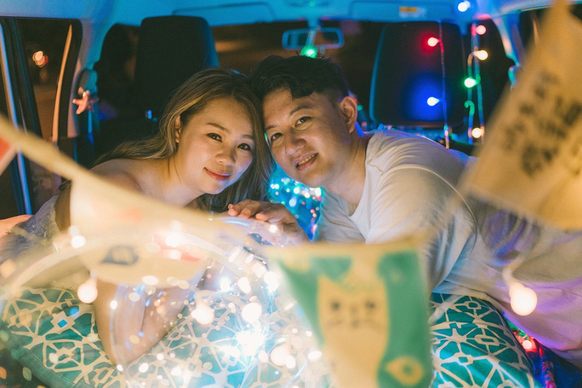 Taiwan Pre-Wedding Photoshoot Green Fields Silvergrass Sea Car Fairy Lights by  on OneThreeOneFour 23