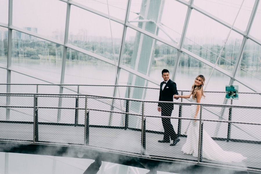 Singapore Pre-Wedding Photoshoot For Canadian Influencer Kerina Wang at Gardens By The Bay and Marina Bay Sands by Michael  on OneThreeOneFour 5