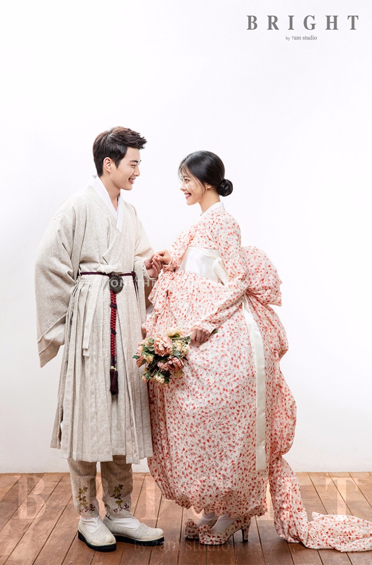 Korean 7am Studio Pre-Wedding Photography: 2017 Bright Collection by 7am Studio on OneThreeOneFour 37