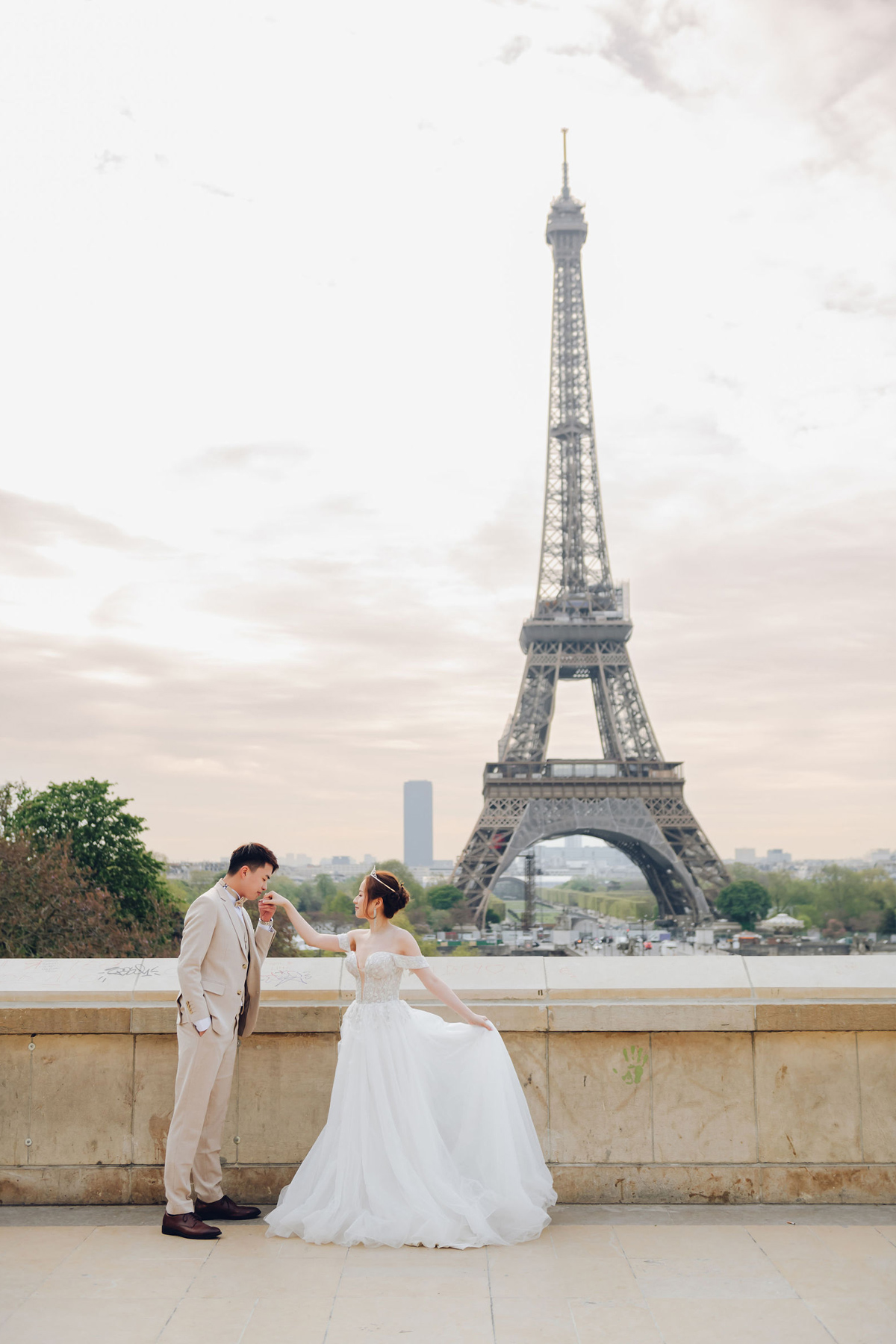 Eternal Love in Paris: Pre-Wedding Photoshoot for Hong Kong Couple | Eiffel Tower, Trocadero, Café, Louvre, Alexandre III Bridge by Arnel on OneThreeOneFour 4