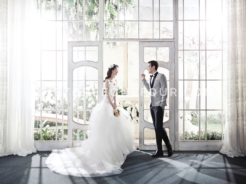 Floral | Korean Pre-wedding Photography by Pium Studio on OneThreeOneFour 5