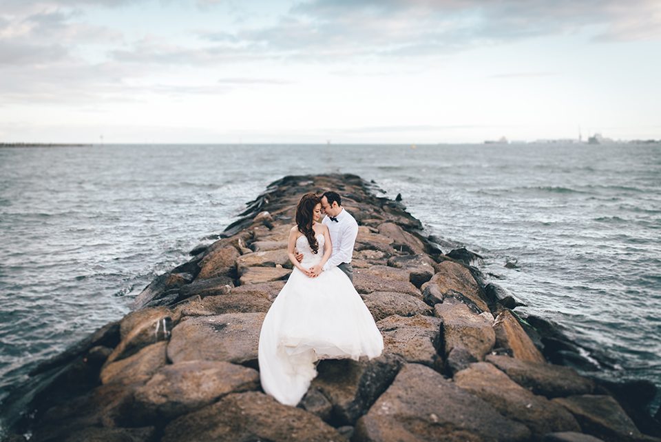 Melbourne Outdoor Pre-Wedding Photoshoot at the Beach in Autumn by Felix on OneThreeOneFour 22
