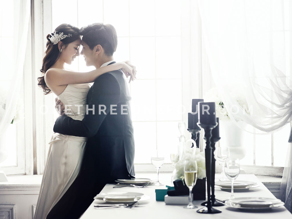 White | Korean Pre-wedding Photography by Pium Studio on OneThreeOneFour 23